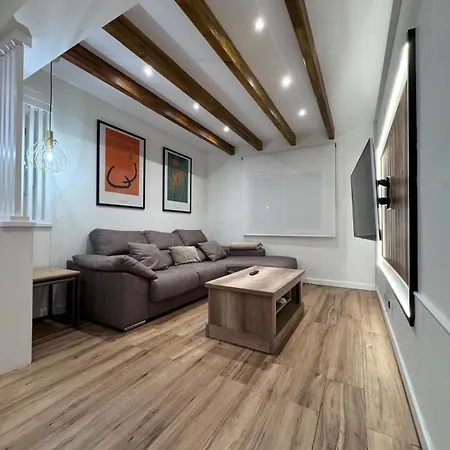 Holiday home Fabulous House Near The